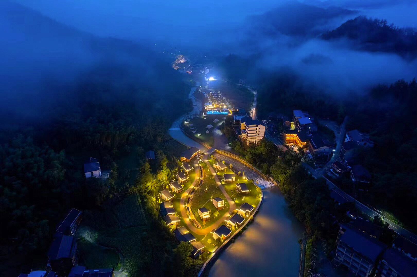 張家界武陵源露營基地,圖源張家界新聞網.jpg 張家界武陵源露營基地,圖源張家界新聞網.jpg