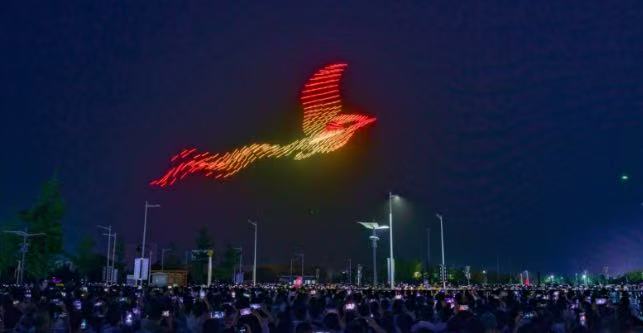 無人機表演屬于低空經濟的一部分,圖源央廣網.jpg 無人機表演屬于低空經濟的一部分,圖源央廣網.jpg